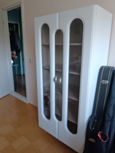 Annan ära kasutatud söögilaud ja raamaturiiul (4 foto / 5)