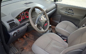 SEAT Alhambra (7 foto / 10)