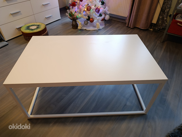 Красивый стол. Очень аккуратный! 100*60*40