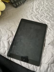 Apple iPad 6th Gen (2018) Wi-Fi 32GB (5 foto / 5)
