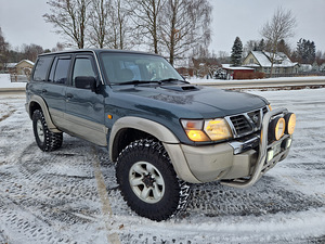 Nissan Patrol (2 foto / 15)