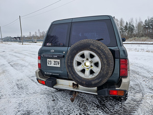 Nissan Patrol (6 foto / 15)