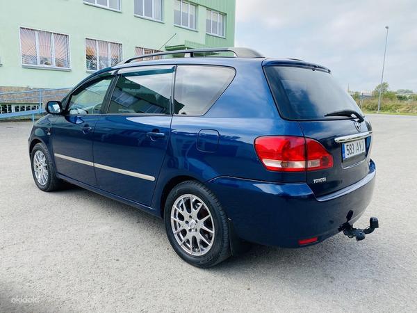 Toyota Avensis Verso 2.0d 85kw 2001г (фото #3)