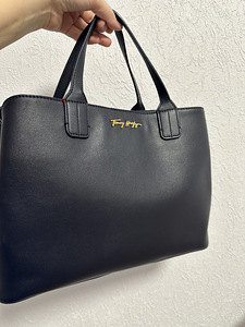 Продам сумку оригинал Tommy Hilfiger (8 фото из 10)