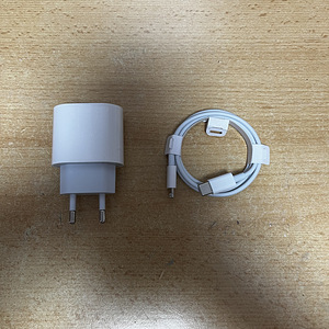 Зарядное устройство для iPhone (1 фото из 1)