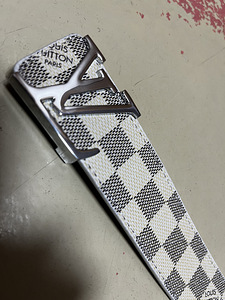 Louis Vuitton Võõ (2 foto / 2)