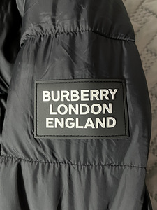 Burberry пуховик (3 фото из 3)
