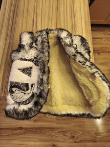 Laste karusnahkne vest (1 foto / 1)