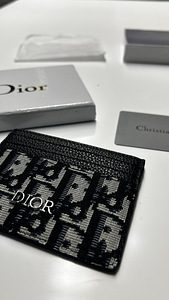 Dior kaardihoidia (2 foto / 3)