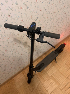 Продам Электросамокат Xiaomi Mi Electric Scooter Essential (1 фото из 4)