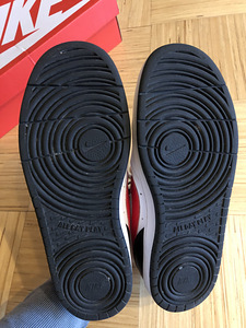 Кроссовки NIKE (8 фото из 9)