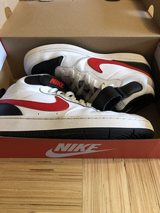 Кроссовки NIKE (9 фото из 9)