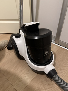 Пылесос Electrolux JL-C3802C (3 фото из 4)