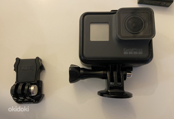 GoPro HERO 5 BLACK (кейс для переноски, 2 аккумулятора, 2 крепления, зарядное устройство) (фото #3)