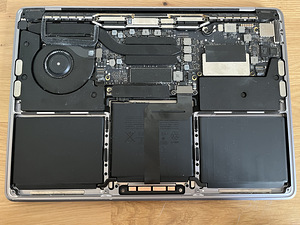 Macbook Pro 2017 13" varuosadeks (3 foto / 8)