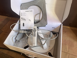Aknapesurobot Winbot 950 (2 foto / 2)