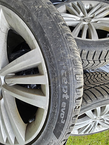Škoda valuveljed koos Hankook talverehvidega 225/45 R18 (2 foto / 5)