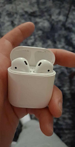 Apple AirPods (1 фото из 2)