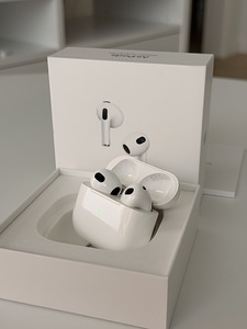 Apple AirPods 3 (2 фото из 4)
