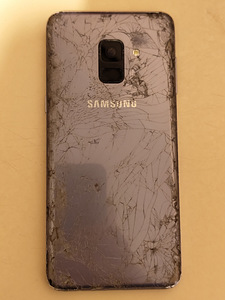 Samsung Galaxy A13, Samsung Galaxy A8 (4 foto / 5)
