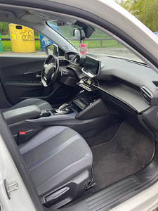Peugeot 2008 1.2 (2020 г.) (7 фото из 9)