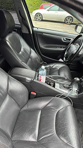Volvo V70 2.4d D5 Värske ÜV (8 foto / 9)