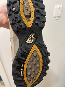 The North Face matkajalatsid – mugavad (2 valokuva sivusta 3)