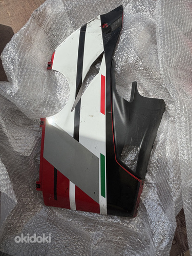 Müüa originaalsed Ducati külgplastikpaneelid.