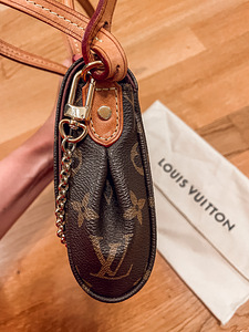 Louis Vuitton Favorite pm kott (4 foto / 4)
