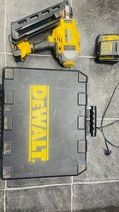 DeWalt 18V XR Concrete Nailer XR Li-Ion (5 foto / 5)