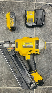 DeWalt 18V XR Concrete Nailer XR Li-Ion (1 foto / 5)