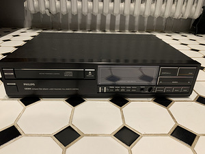 Проигрыватель компакт-дисков Philips CD304 (1 фото из 9)