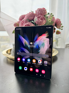 Samsung Galaxy Fold 3 256GB (2 foto / 4)