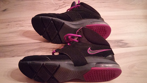 Nike кроссовки р. 36 (3 фото из 3)