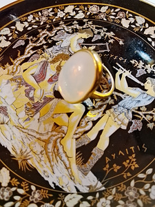 Kiiltävä pintainen messinki sormus hopean värinen lasihelmi (3 valokuva sivusta 5)