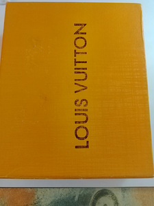 Louis Vuitton nahka lompakko omassa laatikossa (1 valokuva sivusta 9)