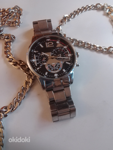 Miesten rannekello ja kaulakoru ja rannekoru