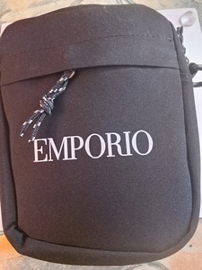 Emporio musta kangas laukku (1 valokuva sivusta 5)