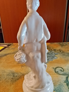 Antiikki poika posliini patsas korin kanssa (5 valokuva sivusta 5)