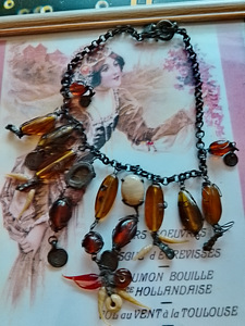 TIIKERIN SILMÄ JALOKIVI KAULAKORU JA RANNEKORU (2 valokuva sivusta 2)