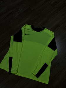 Nike longsleeve (2 foto / 2)
