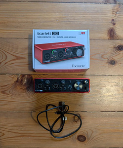 Focusrite Scarlett 2i2 3rd Gen (1 foto / 4)