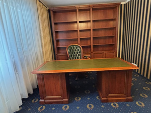 Massiivne puidust kontori mööbel. (1 foto / 3)