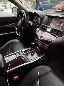 INFINITI Q70 (4 foto / 12)