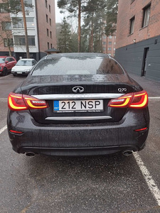 INFINITI Q70 (8 foto / 12)