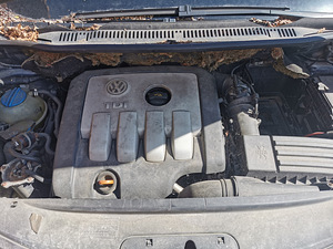Volkswagen Touran varuosadeks (5 foto / 7)