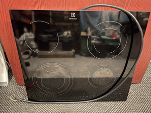 Electrolux EHF6343FOK integreeritav keraamiline pliit (1 foto / 5)