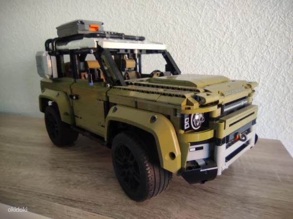 Лего Техник 42110 Land Rover Defender (фото #3)