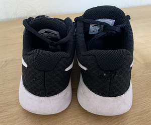 Кроссовки NIKE p.30 (3 фото из 3)