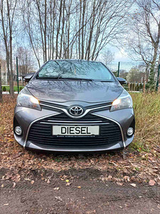 Toyota yaris (1 foto / 11)